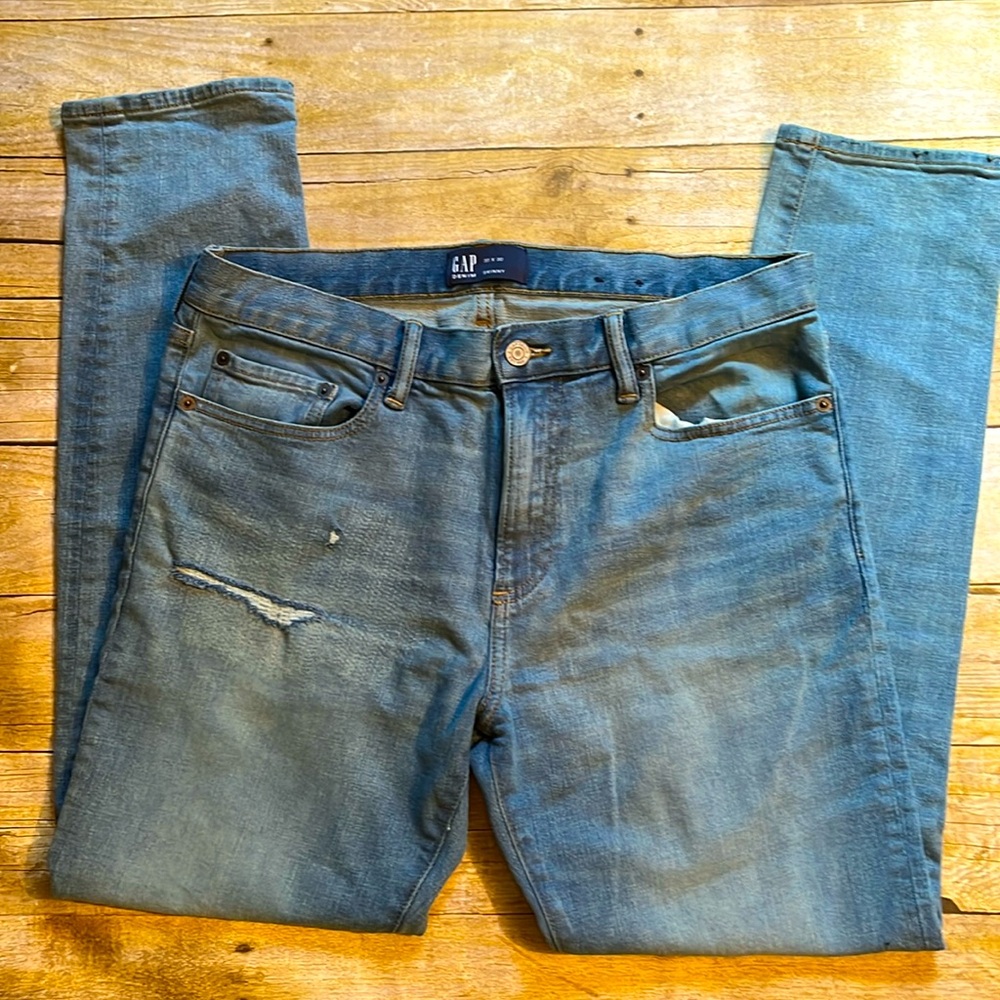 Ladies Gap distressed jeans 33x30.  NWOT